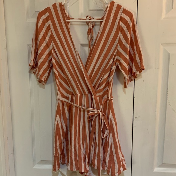 NWOT Pink and White Romper - Picture 3 of 5